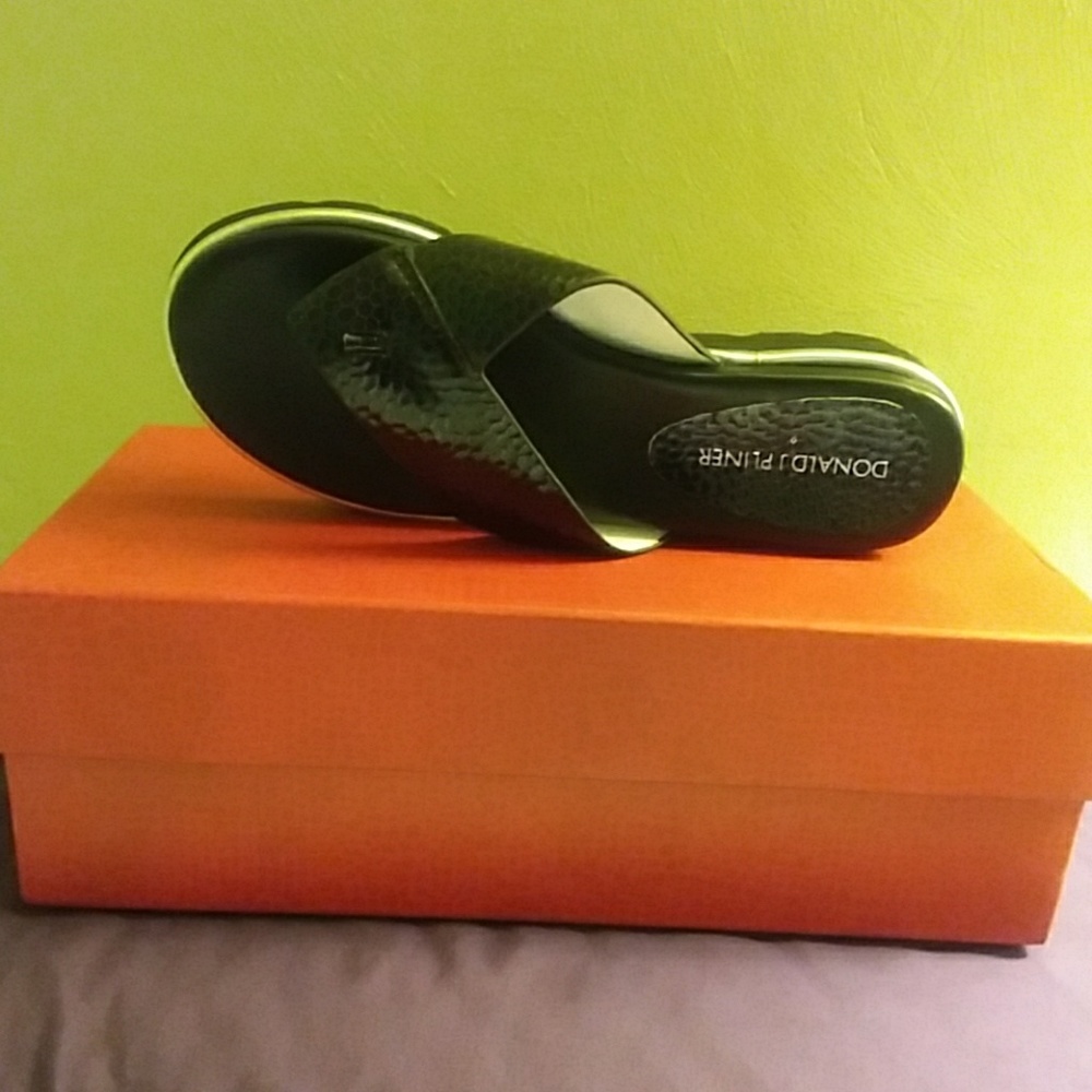 Donald Pliners Sandals